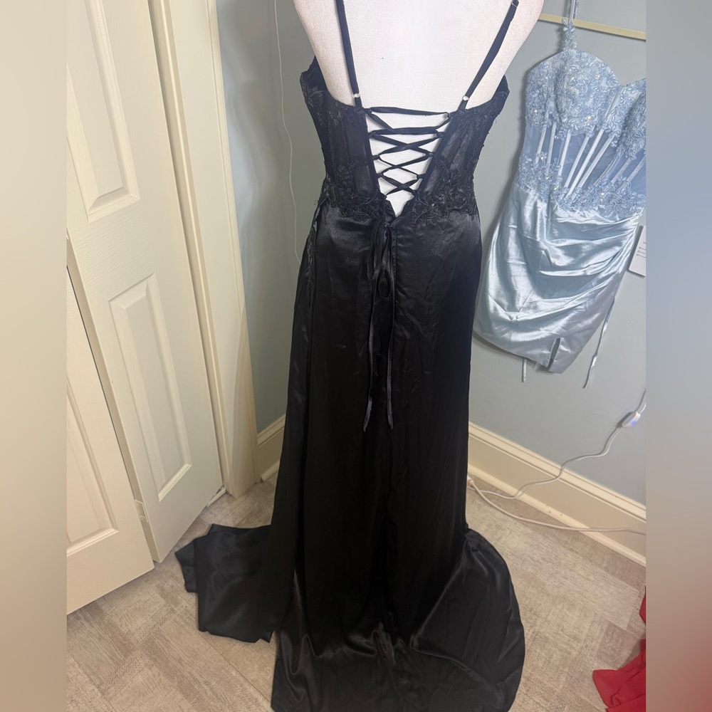 Elegant Black Mesh Bustier Evening Dress - Picture 3 of 3